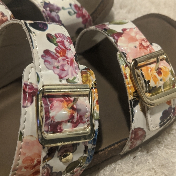 Sandals - Picture 2 of 2